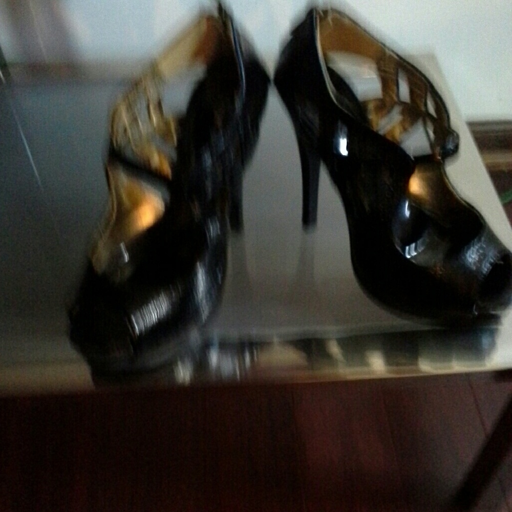 Shoes - Picture 2 of 3